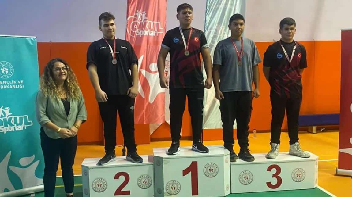 BOSMTAL Burdur'da düzenlenen Okul Sporları Bilek Güreşi Yarışması'nda